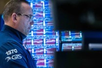 尾盘：美股跌幅扩大 道指下跌近400点