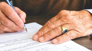如何加入保险行业？加入保险行业有哪些要求和挑战？
