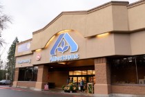 受阿片类药物和解费用影响，艾伯森由盈转亏