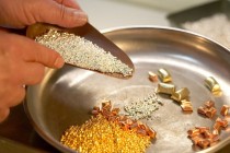 黄金投资如何平衡风险和收益？