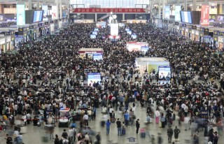 最火“五一”预订！小长假前两日多地接待游客量两位数增长，出境游订单井喷