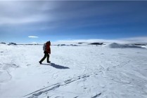 俞敏洪回应用员工血汗钱旅游：老板们也在拼命努力 我熬夜时间一定不比你少