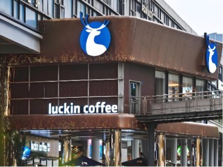 瑞幸被曝克扣员工工时，每天白干3小时，官方暂未正面回应