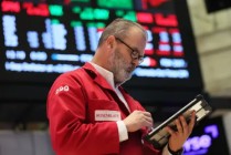 早盘：美股走高科技股领涨 纳指涨超300点