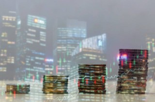 期货eb与相关因素的关系是什么？这种关系如何影响期货价格？