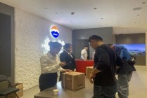 飞天茅台登陆i茅台第二日，门店提货消费者络绎不绝