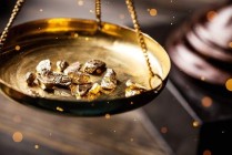 如何看待金属期货价格峰值？价格峰值对投资策略有何影响？