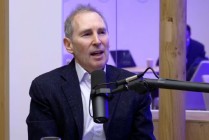 亚马逊CEO现身达沃斯 网飞公布第四季度业绩