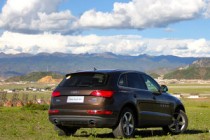 汽车发动机舱皮带张紧度调整？