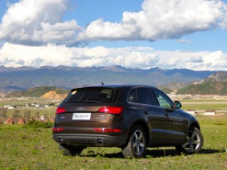 汽车发动机舱皮带张紧度调整？