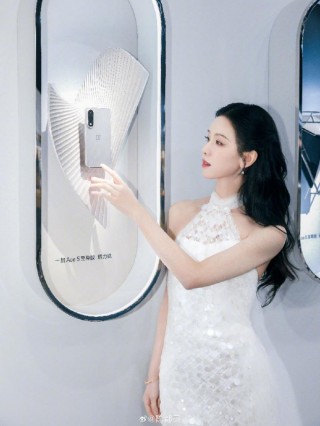 电竞三芯 游戏至尊 一加 Ace 5 至尊系列售价 2499 元起