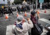 “不要国王！”抗议席卷全美，示威者涌入街头与警方发生冲突