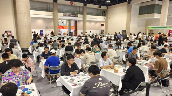 B站谷子墙、Switch2随便玩……我在好博会二次元区逛成“仓鼠囤货狂” 第7张 B站谷子墙、Switch2随便玩……我在好博会二次元区逛成“仓鼠囤货狂” 第7张