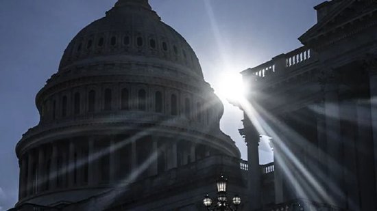 11月5日外盘头条：美国政府停摆追平纪录 IBM裁员数千人 比特币跌破10万美元 苹果拟推出低价笔记本电脑  第2张