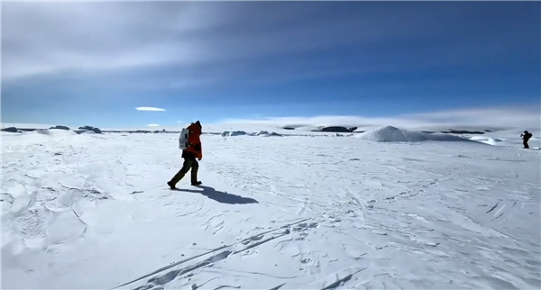 俞敏洪回应用员工血汗钱旅游：老板们也在拼命努力 我熬夜时间一定不比你少  第1张