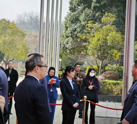 2026年茅台经销商大会将召开：各省经销商入场，董事长陈华等高管门口欢迎  第1张