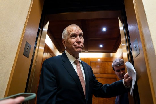 沃什怕是要一年后才能推动美联储降息 除非特朗普放过鲍威尔 第1张 沃什怕是要一年后才能推动美联储降息 除非特朗普放过鲍威尔 第1张