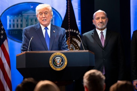 2月21日外盘头条:关税政策被驳回 特朗普将对全球征10%关税 谷歌欲对抗英伟达 微软游戏负责人退休 第3张 2月21日外盘头条:关税政策被驳回 特朗普将对全球征10%关税 谷歌欲对抗英伟达 微软游戏负责人退休 第3张