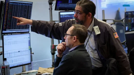 午盘:美股走低科技股领跌 纳指下跌380点 第1张 午盘:美股走低科技股领跌 纳指下跌380点 第1张