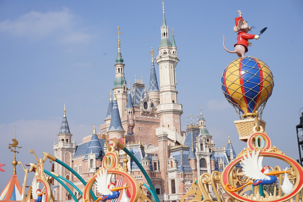 一个包子70元，一只鸡腿85元！上海迪士尼被指“靠情怀收割”，价格为何比东京贵超50%？  第1张